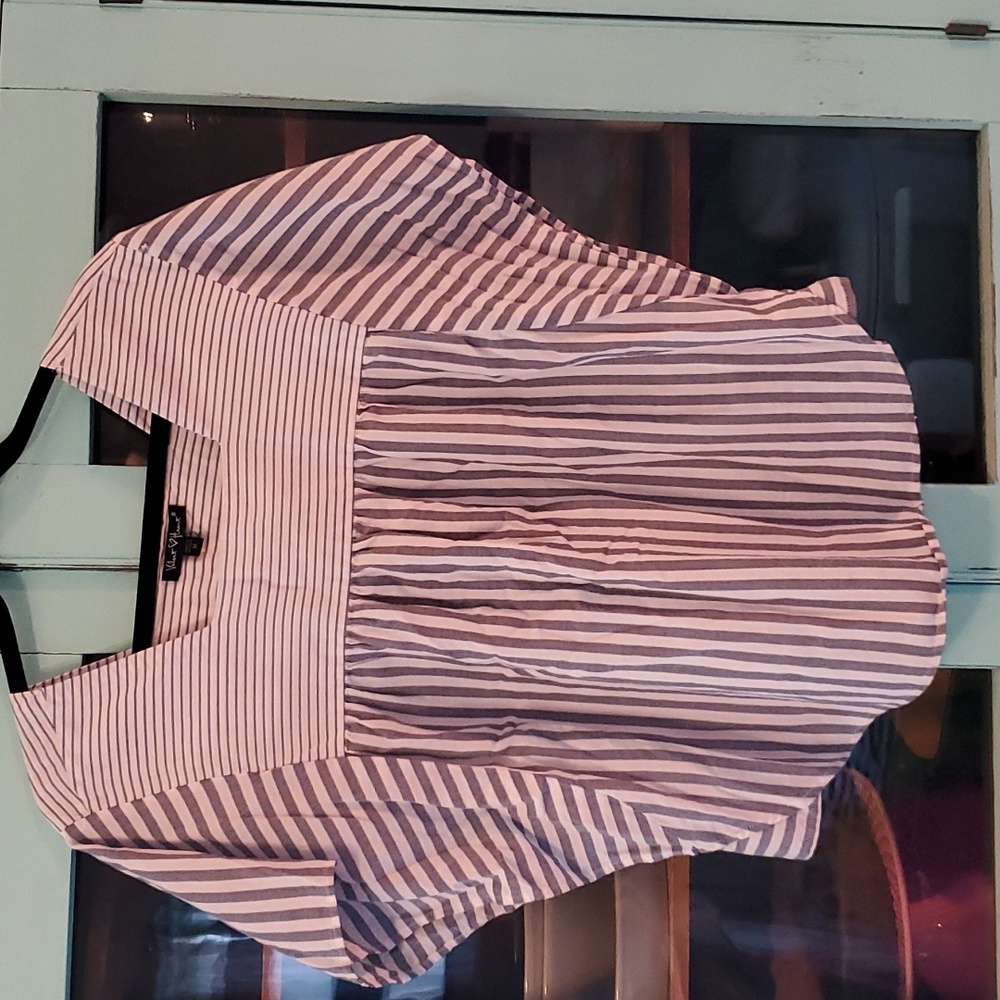 Boutique Blue/White Striped Flowy Top - really cute on, Velvet Heart size Medium